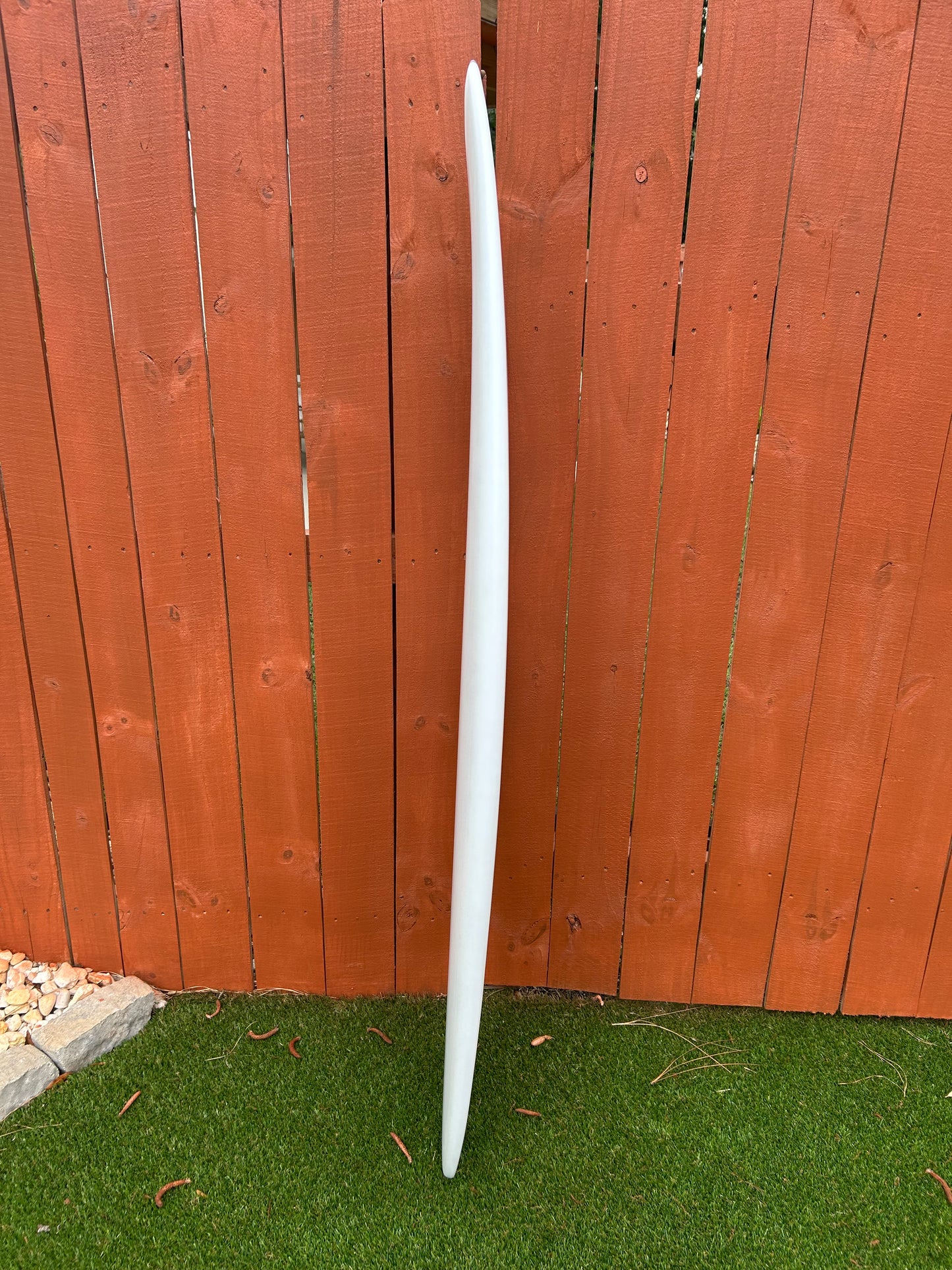 Wedge stringer shortboard