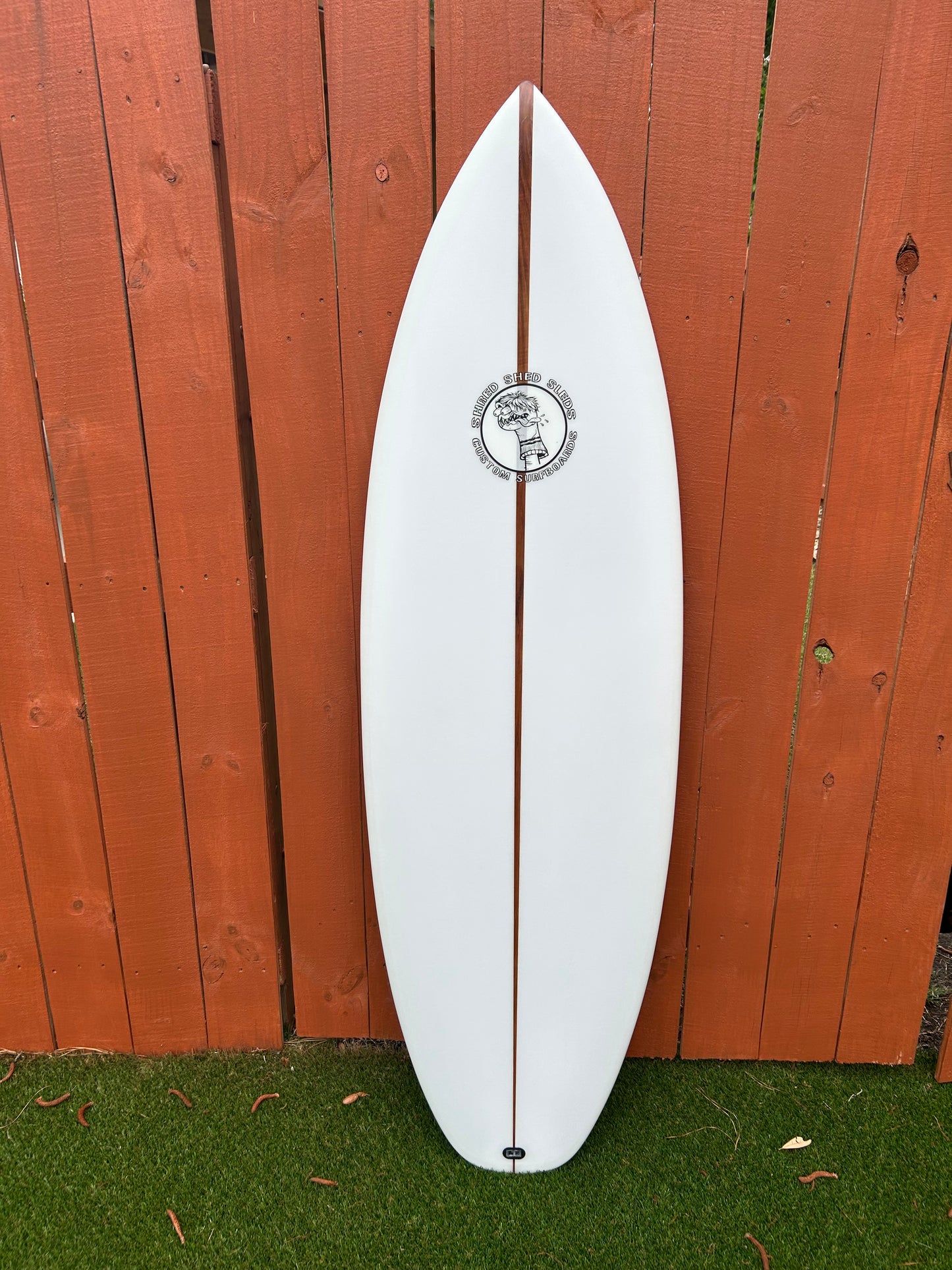 Wedge stringer shortboard