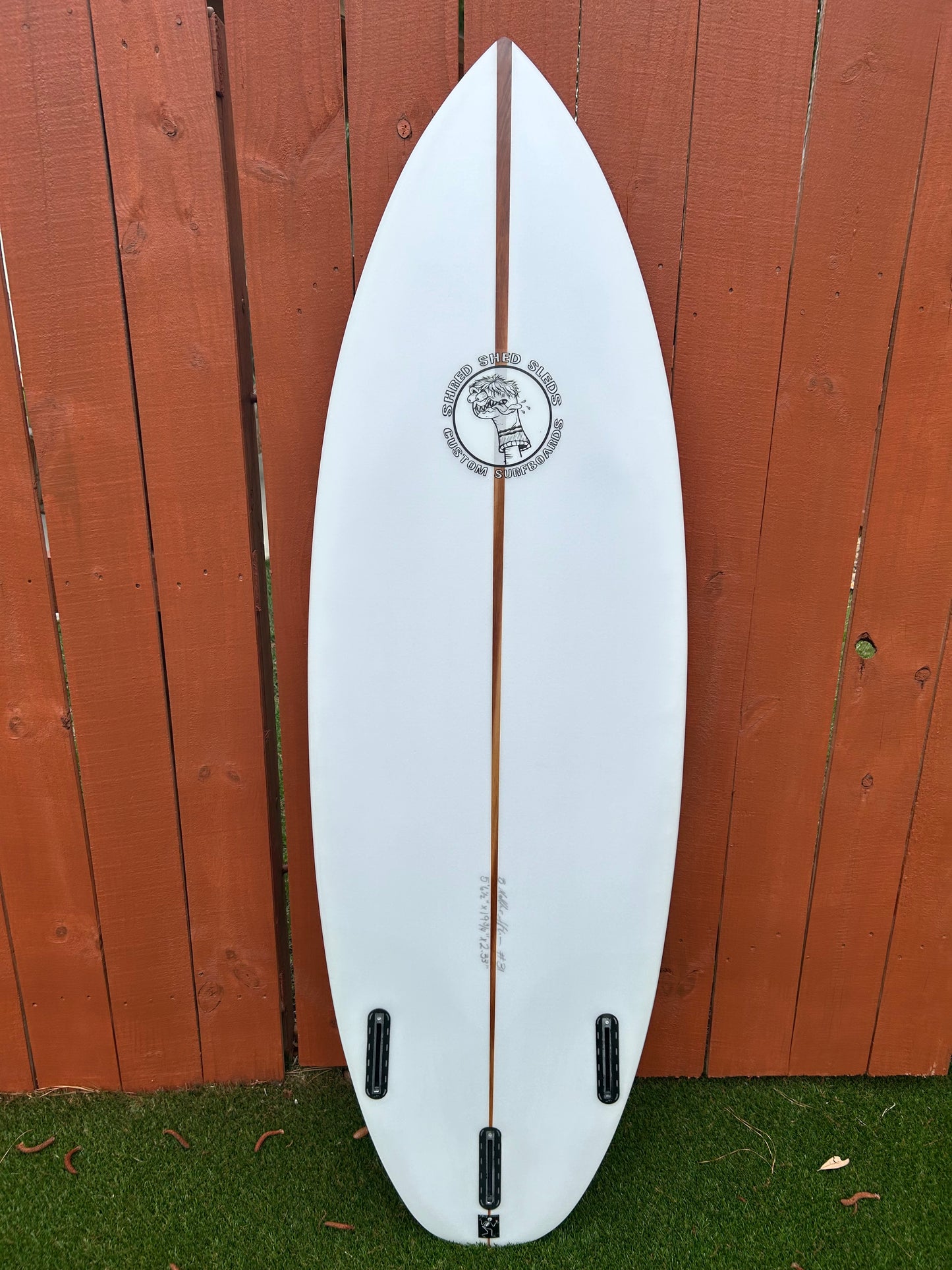 Wedge stringer shortboard